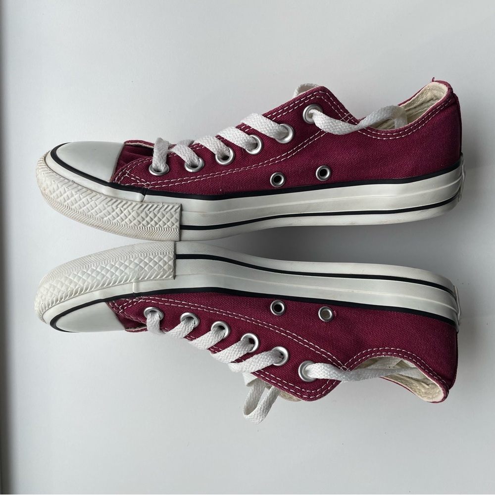 Converse Chuck Taylor All Star Unisex Low Top Burgundy Canvas Sneakers Sz W7, M5 - Picture 6 of 11